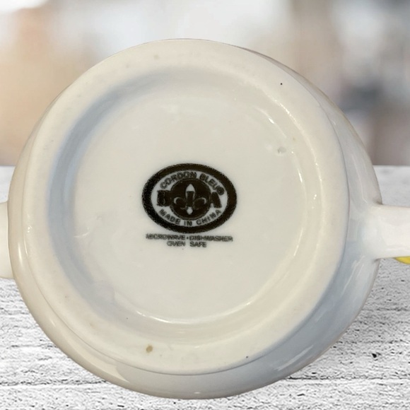 Adorable Cordon Bleu Creamer with a Bird on the Cup Handle - Picture 3 of 5